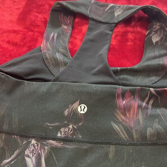 LULULEMON 6 Scoop Neck Tank MIDNIGHT IRIS Black Floral Top Racerback Size 6 - Picture 8 of 8